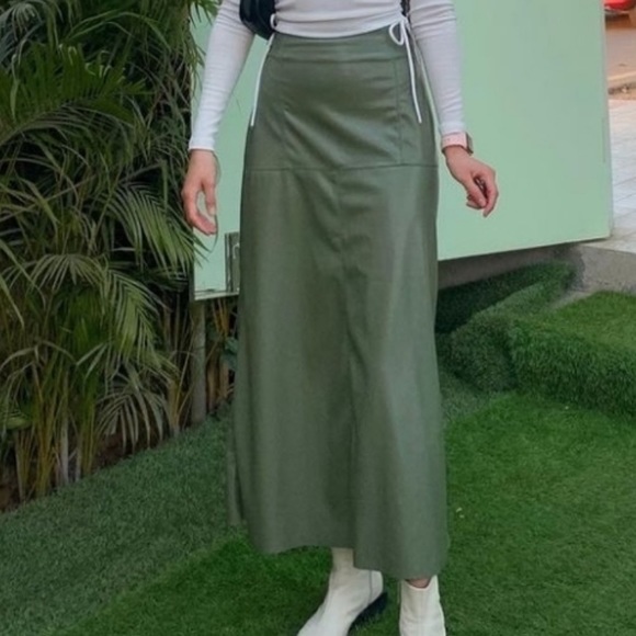 New Zara faux leather green midi skirt - Picture 3 of 7